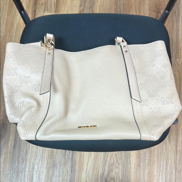 Michael Kors Cream Tote Bag - Picture 2 of 4